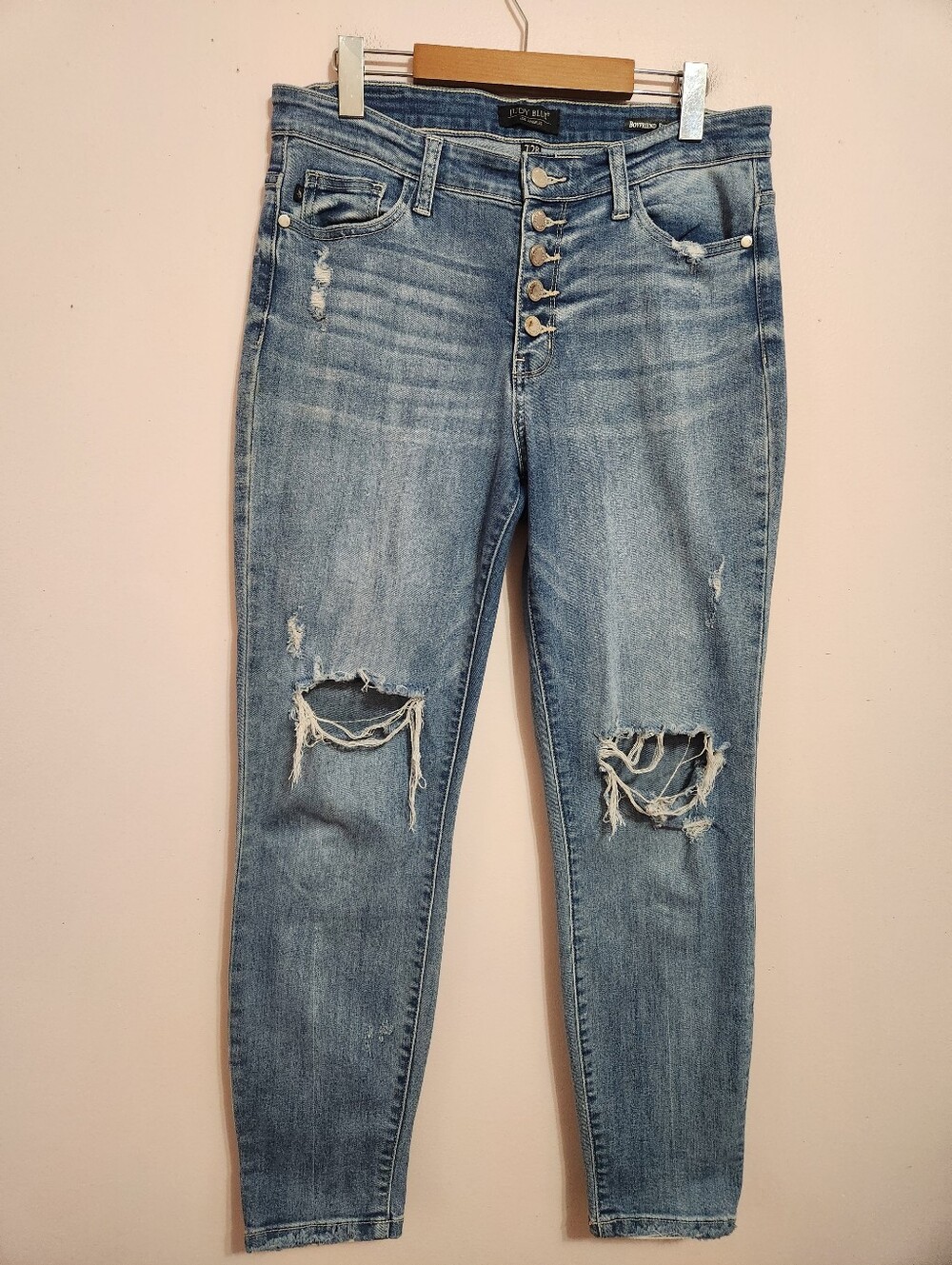 Judy Blue Distressed Medium Wash Button Fly Boyfriend Fit Jeans Size 7/28 Y2K